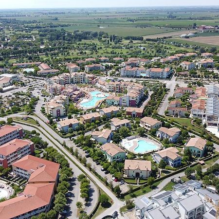 Altanea Apartments Con Piscina Каорле Экстерьер фото