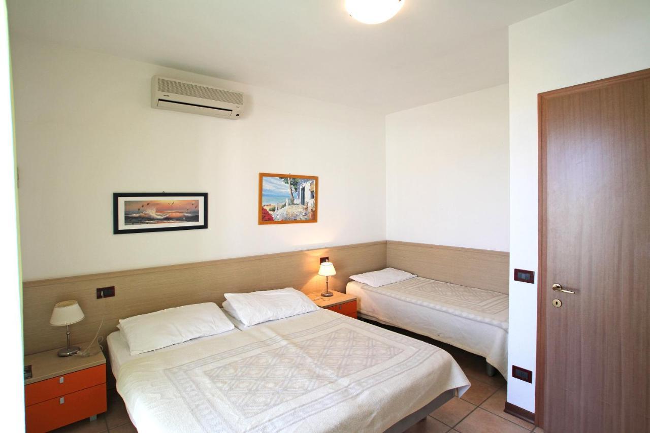 Altanea Apartments Con Piscina Каорле Экстерьер фото