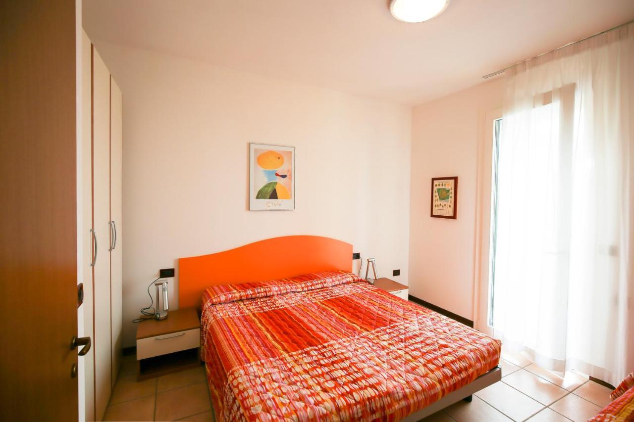 Altanea Apartments Con Piscina Каорле Экстерьер фото