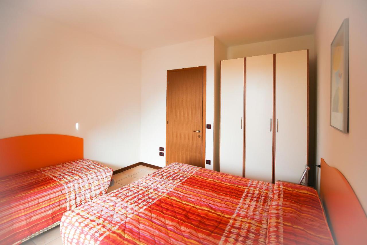 Altanea Apartments Con Piscina Каорле Экстерьер фото