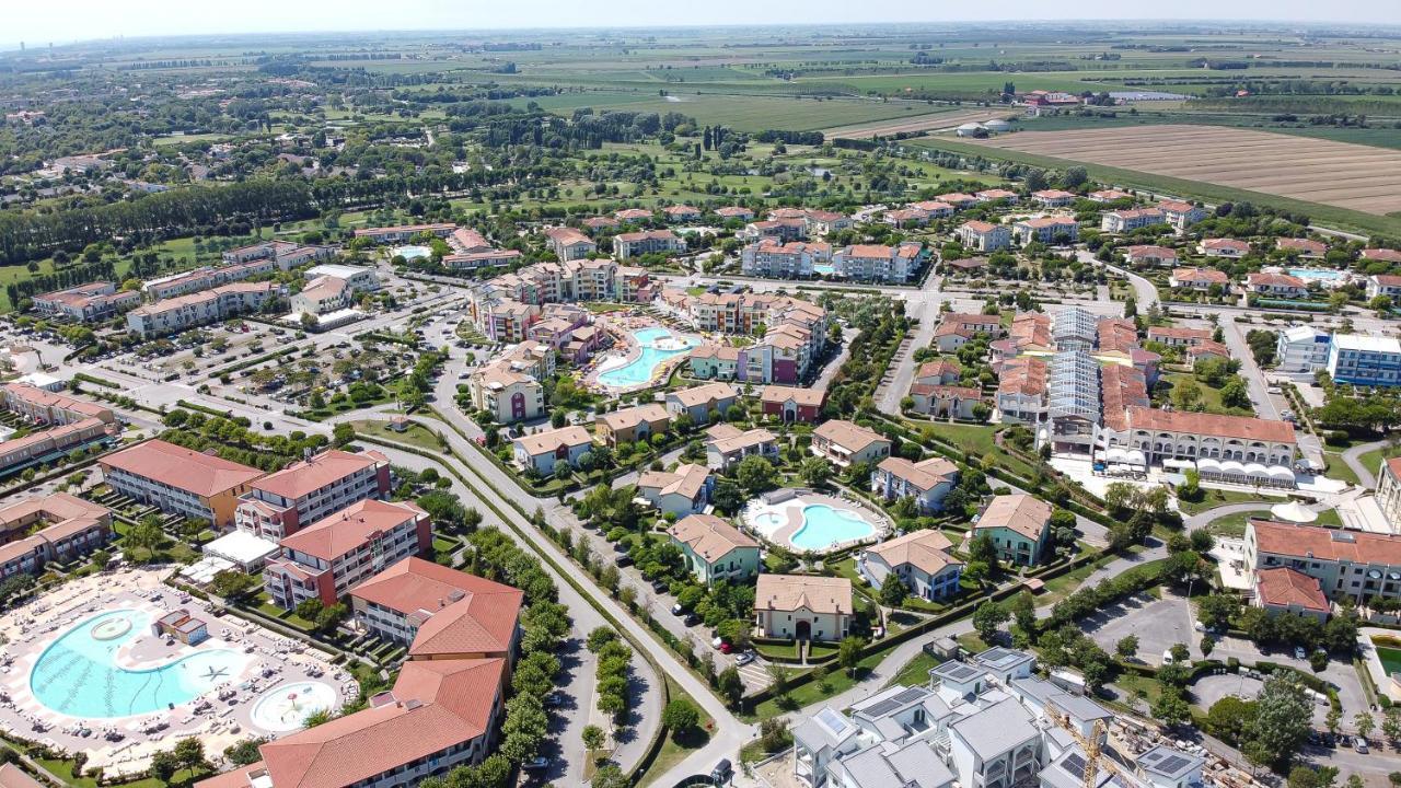 Altanea Apartments Con Piscina Каорле Экстерьер фото
