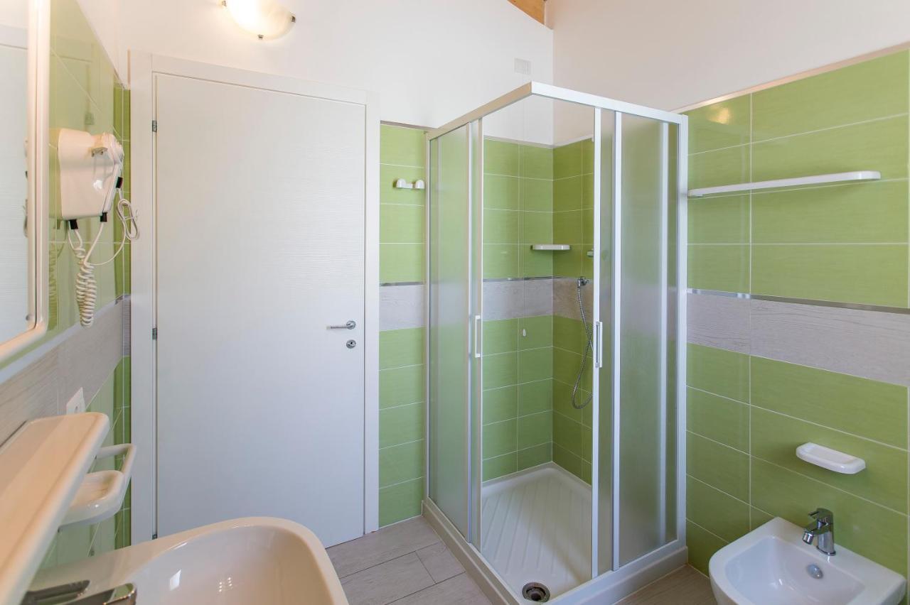 Altanea Apartments Con Piscina Каорле Экстерьер фото