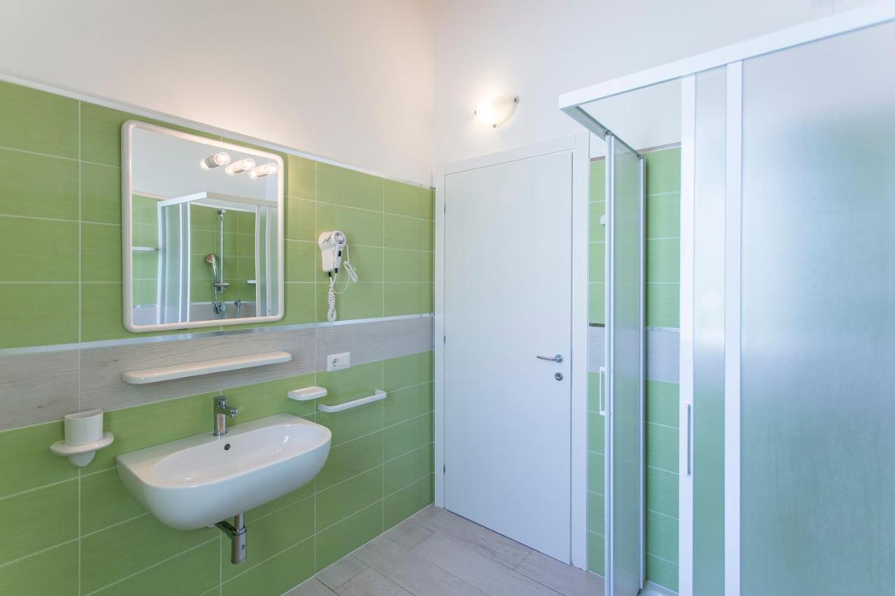 Altanea Apartments Con Piscina Каорле Экстерьер фото