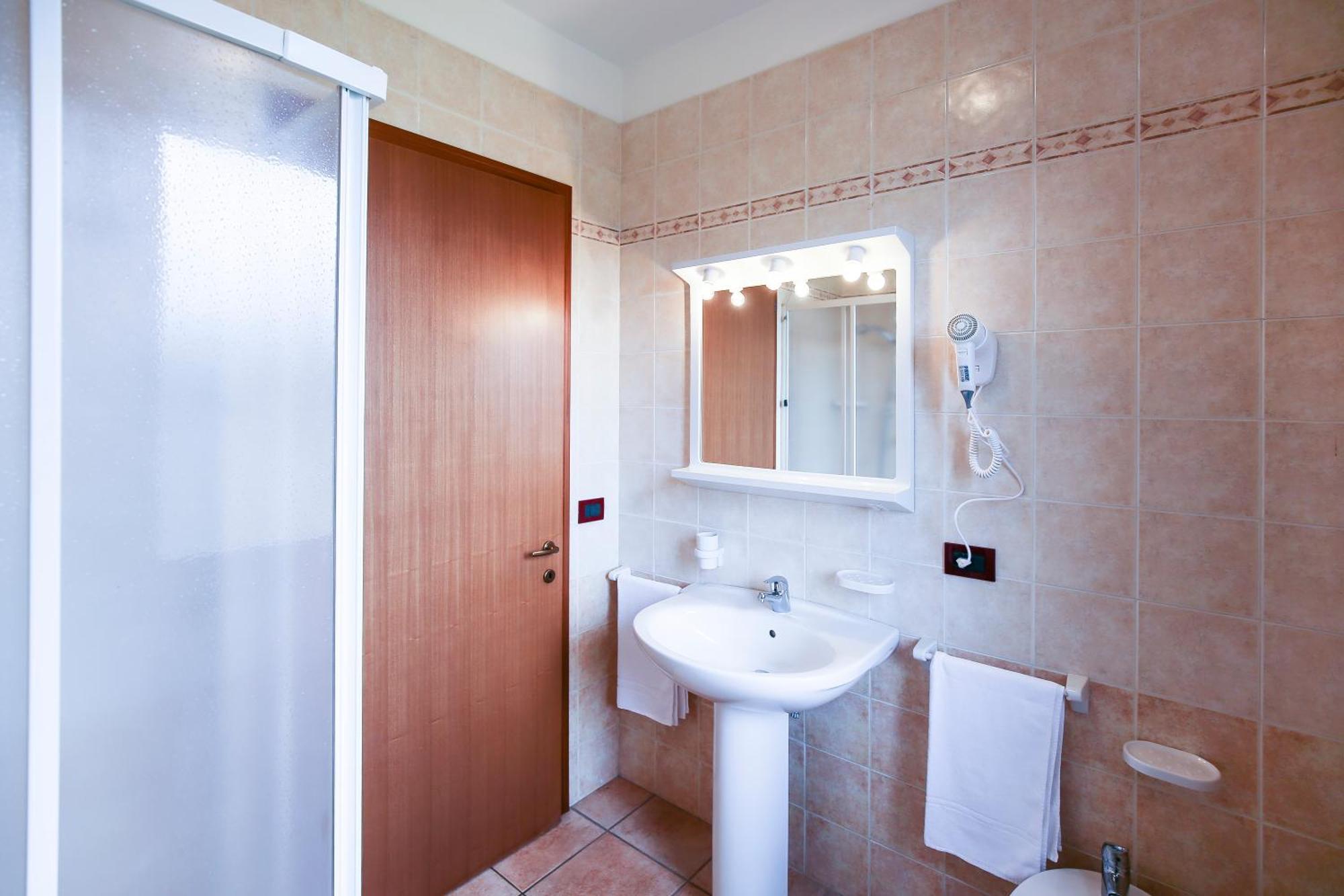 Altanea Apartments Con Piscina Каорле Экстерьер фото