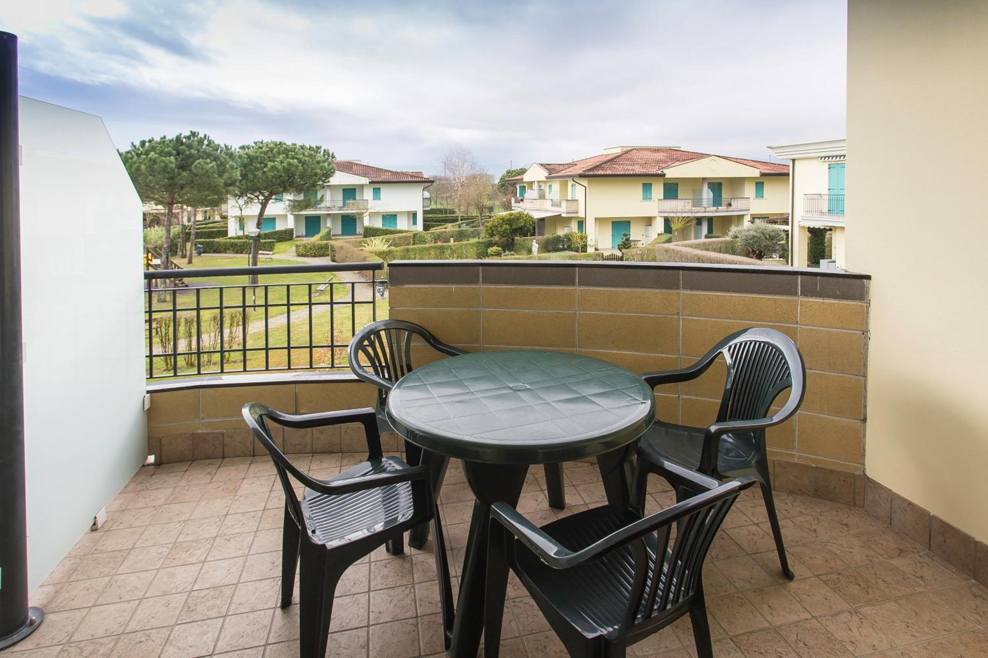 Altanea Apartments Con Piscina Каорле Экстерьер фото